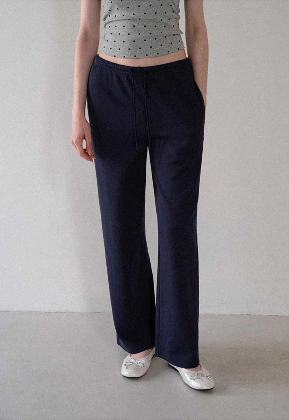 Freizeithose mit hohem Bund und Kordelzug, ausgestelltem Bein