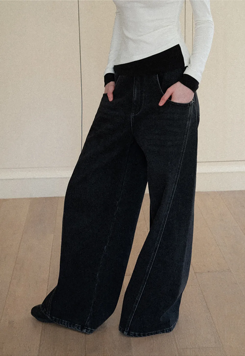 Wide-Leg Jeans