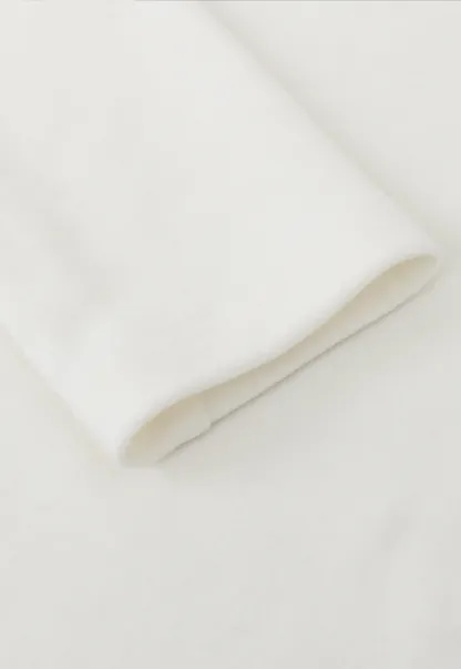 Women Simple Long Sleeve Knit Top with Logo Patch