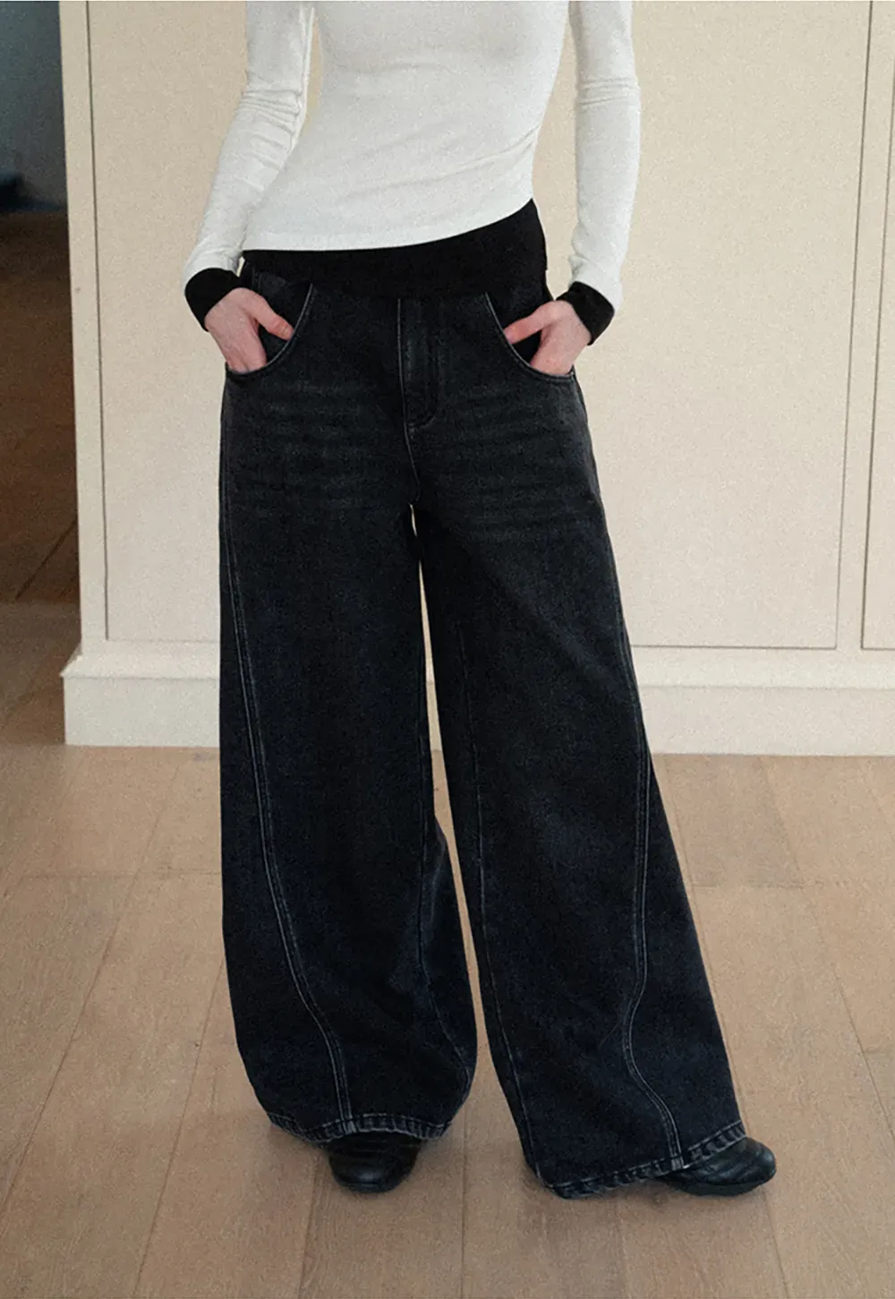 Wide-Leg Jeans