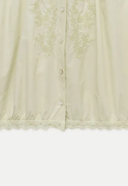 Women’s Lace Trim Floral Embroidered Button Sleeveless Blouse