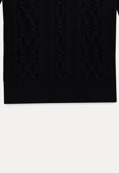 Classic Round Neck Cable Knit Slim Sweater