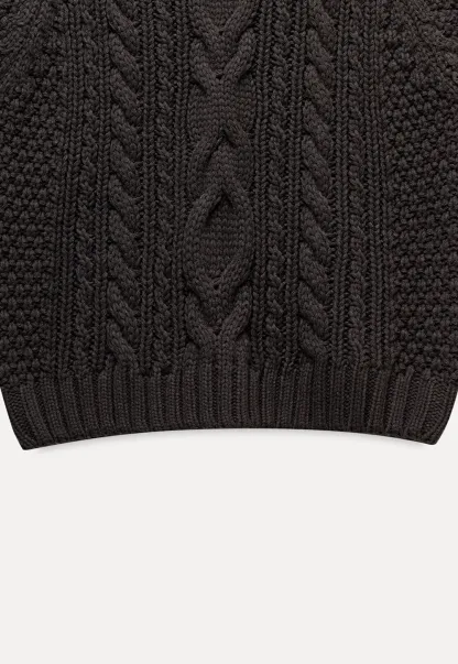 Cable Knit Sleeveless Sweater