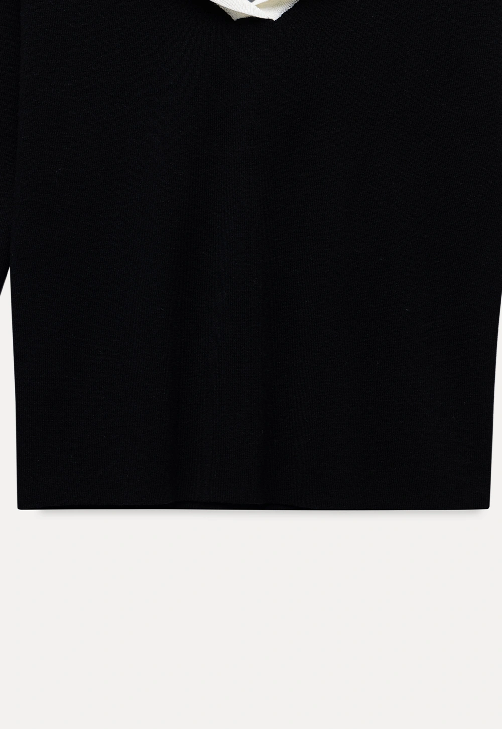 Elegant V-Neck Knit Top with Contrast Lapel Collar