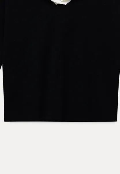 Elegant V-Neck Knit Top with Contrast Lapel Collar