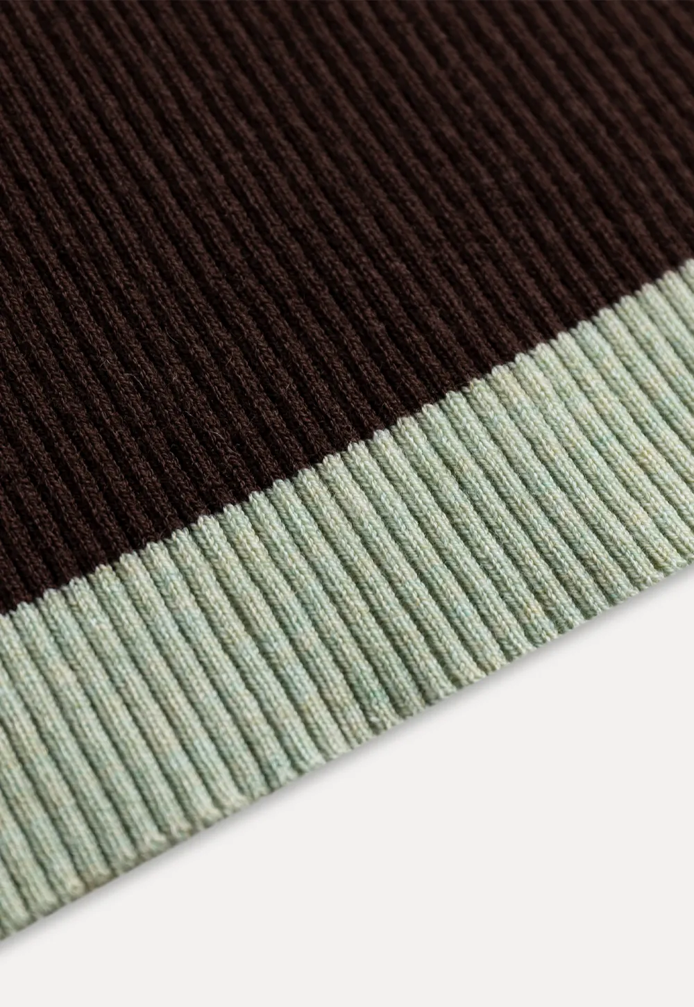 Contrast Trim V Neck Knit Top