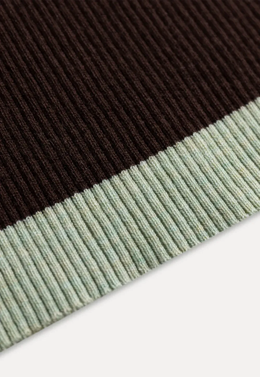 Contrast Trim V Neck Knit Top