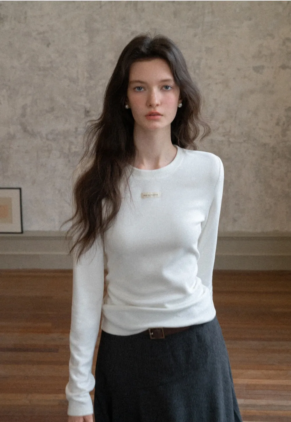 Women Simple Long Sleeve Knit Top with Logo Patch