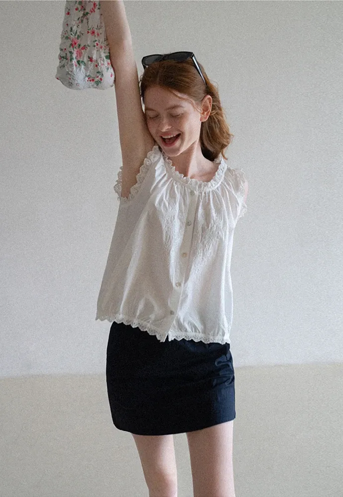 Women’s Lace Trim Floral Embroidered Button Sleeveless Blouse
