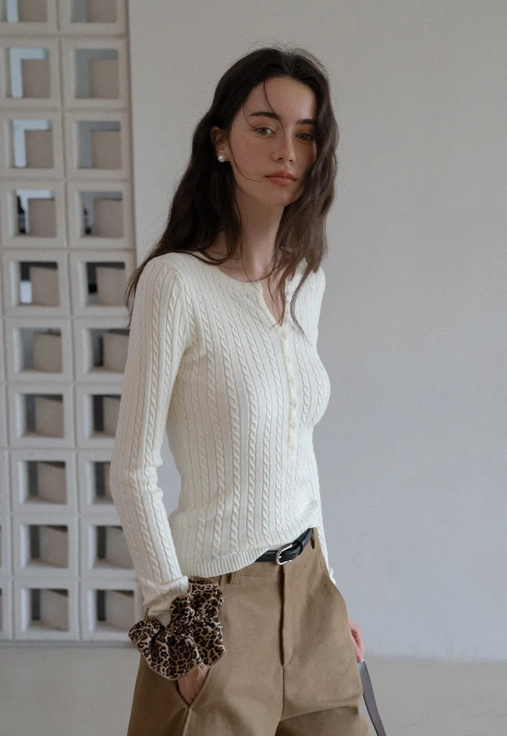 Womens Ribbed Knit Long Sleeve V- Neck Knit Top