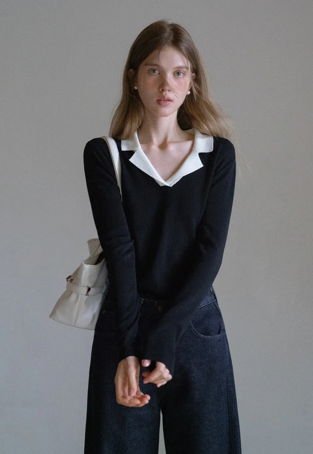 Elegant V-Neck Knit Top with Contrast Lapel Collar