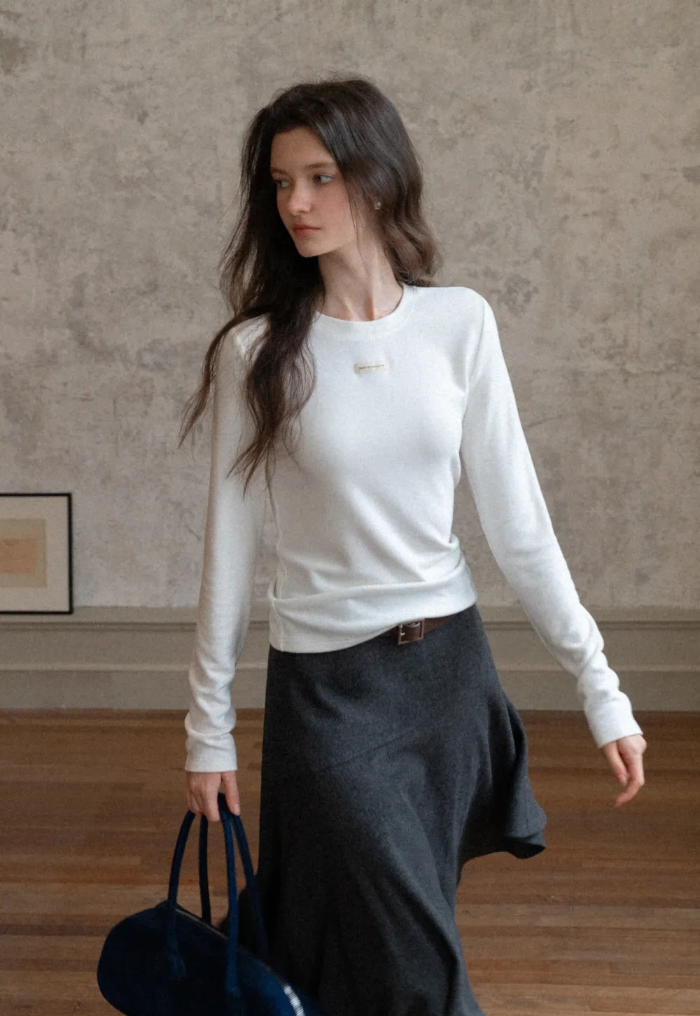 Women Simple Long Sleeve Knit Top with Logo Patch