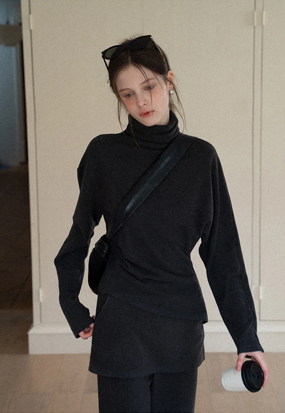 Elegant Two-Piece Turtleneck and Pants Set