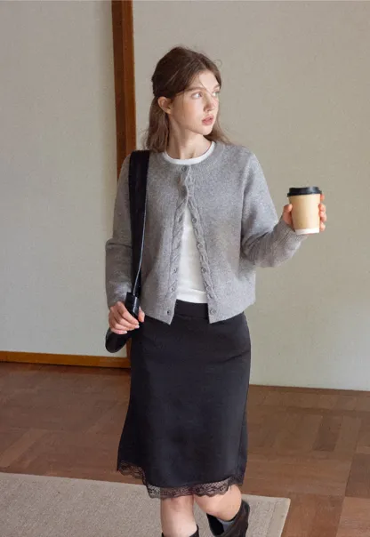 Chic Knit Cardigan with Cable Detail and Buttons