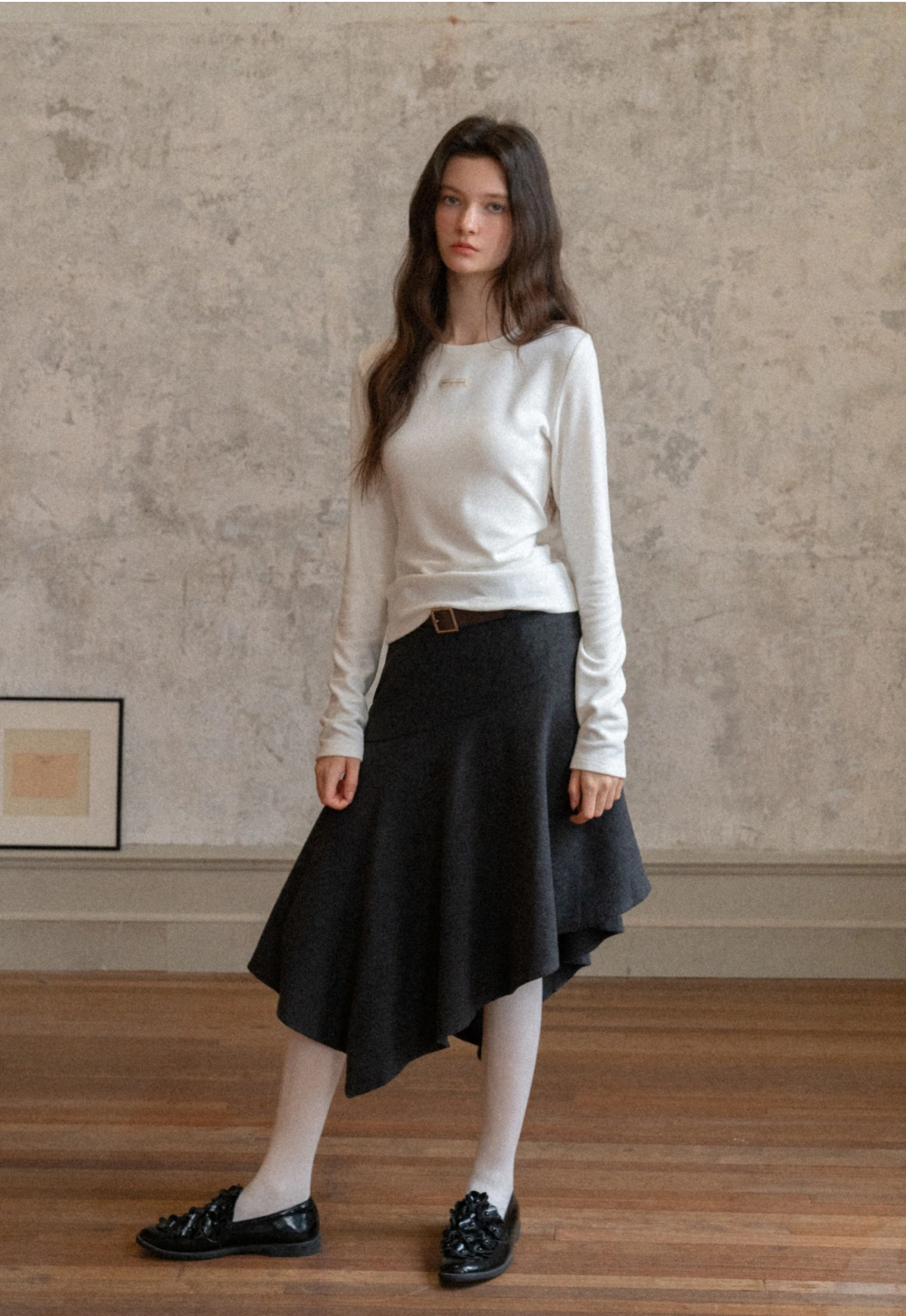 Women Simple Long Sleeve Knit Top with Logo Patch