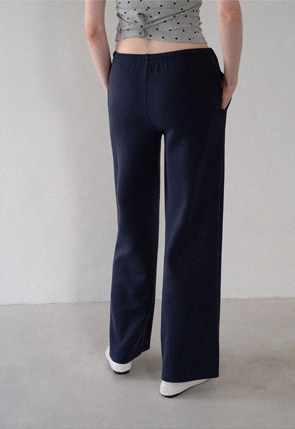 Freizeithose mit hohem Bund und Kordelzug, ausgestelltem Bein