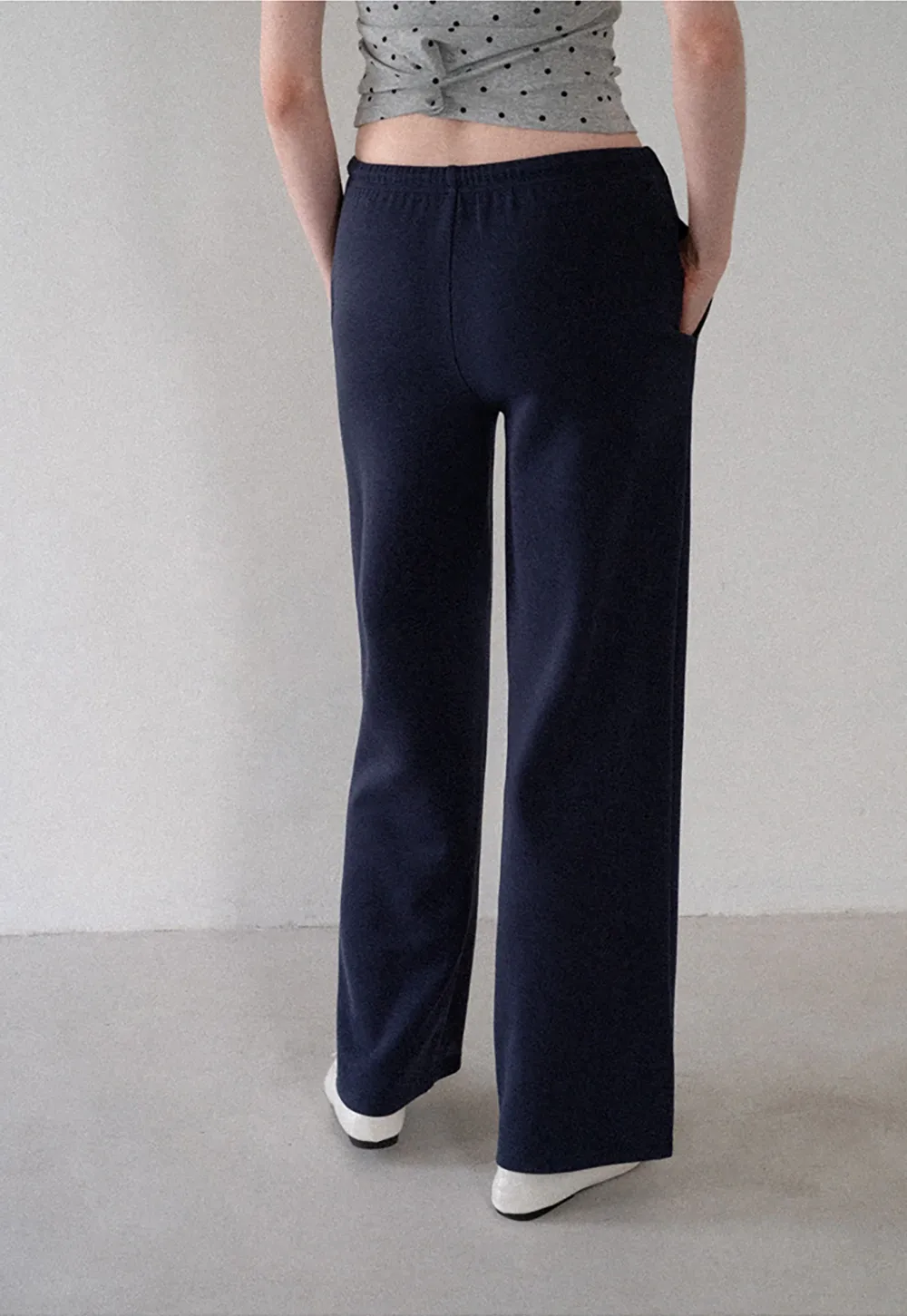 Freizeithose mit hohem Bund und Kordelzug, ausgestelltem Bein