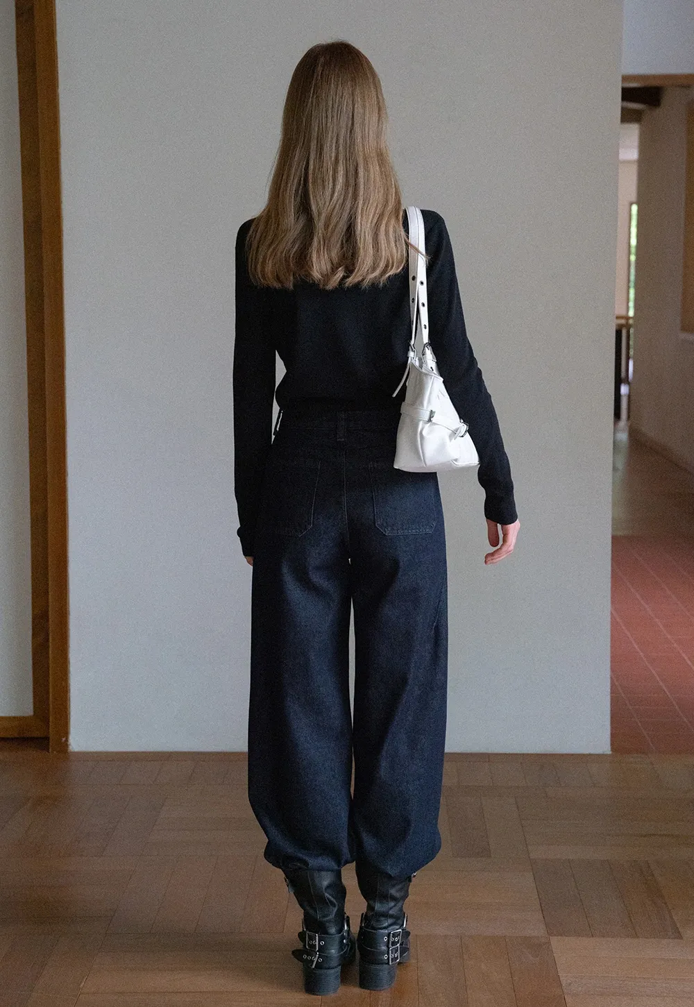 Elegant V-Neck Knit Top with Contrast Lapel Collar