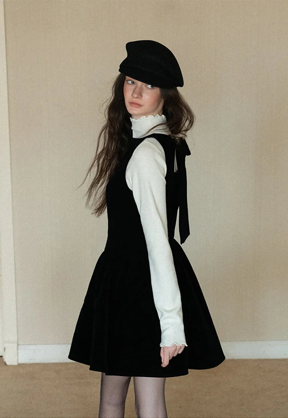 Elegant Black Velvet A-Line Sleeveless Short Dress