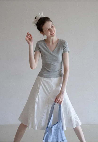 Women's Slim Fit V-Neck Short Sleeve T-Shirt