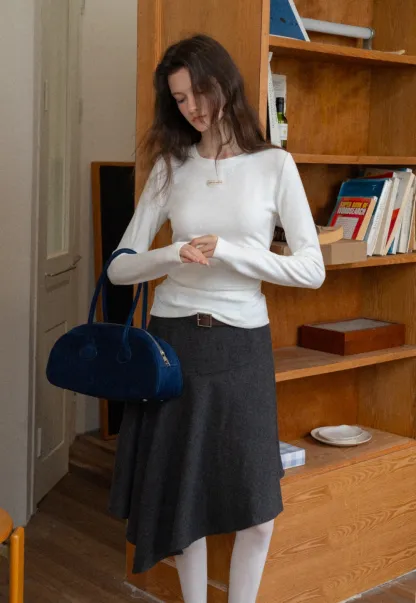 Women Simple Long Sleeve Knit Top with Logo Patch