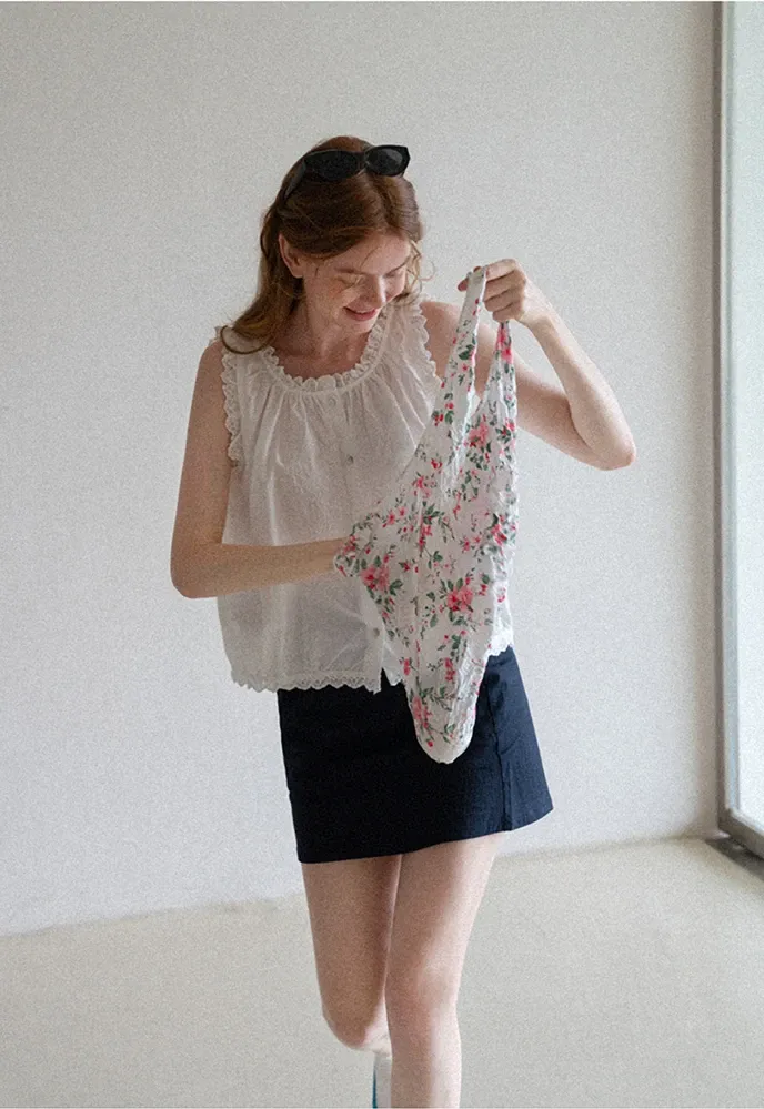 Women’s Lace Trim Floral Embroidered Button Sleeveless Blouse