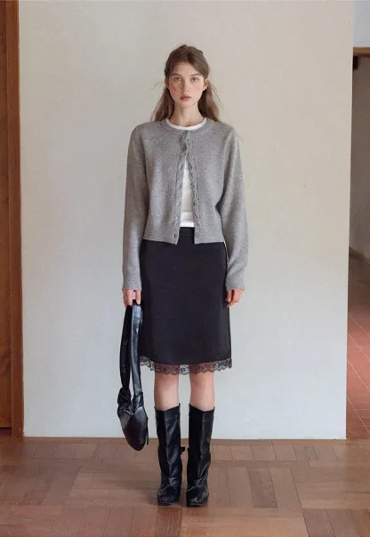 Chic Knit Cardigan with Cable Detail and Buttons