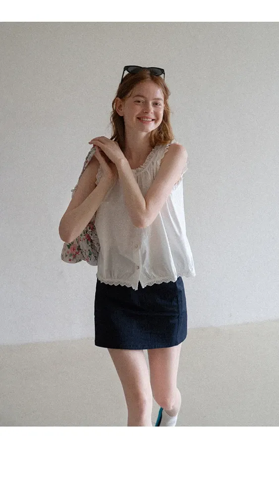 Women’s Lace Trim Floral Embroidered Button Sleeveless Blouse
