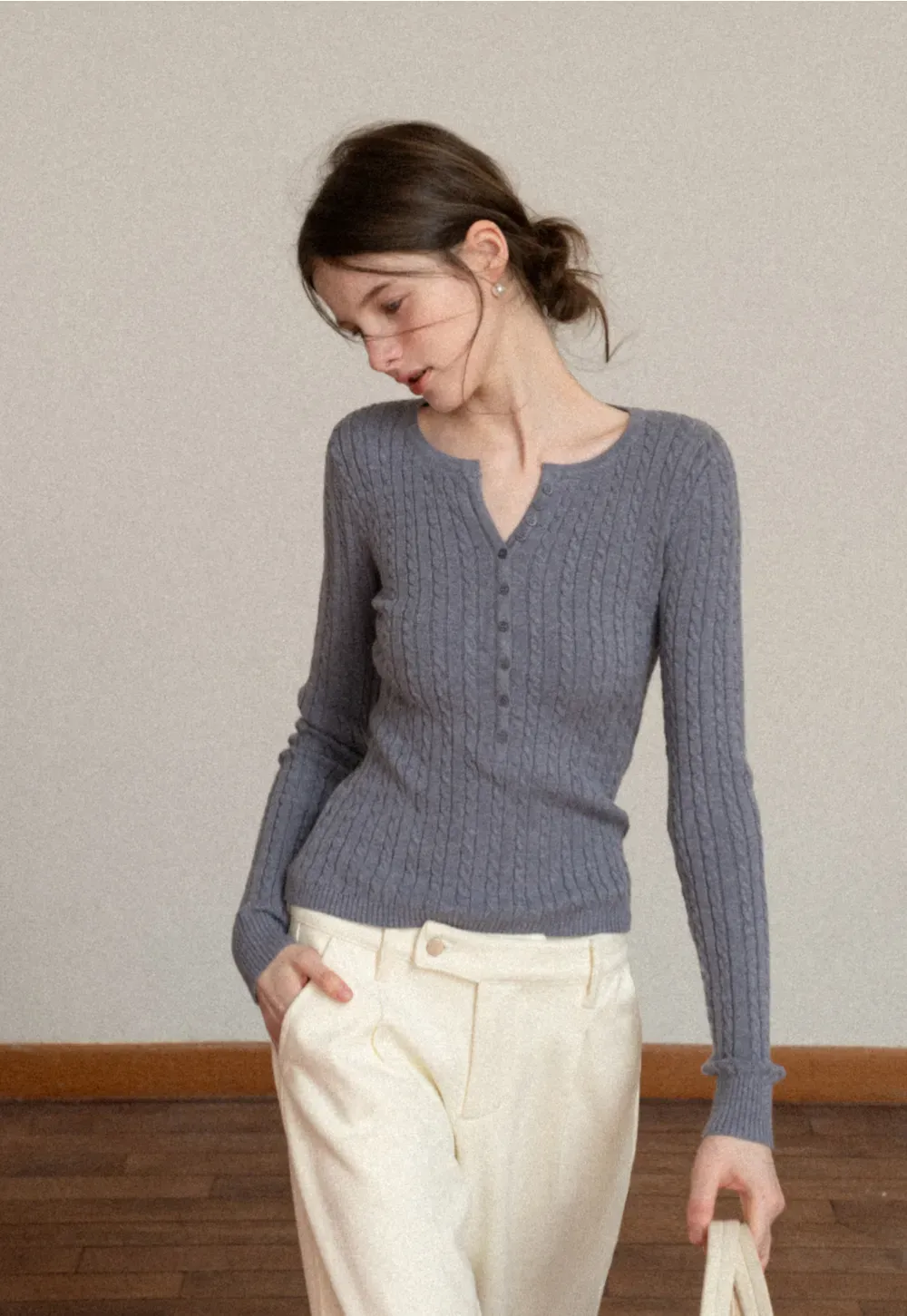 Womens Ribbed Knit Long Sleeve V- Neck Knit Top