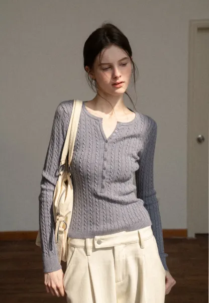 Womens Ribbed Knit Long Sleeve V- Neck Knit Top