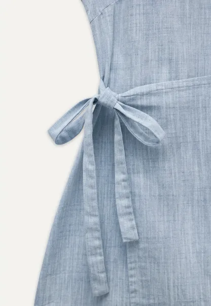 Women’s Sleeveless Tie Waist Chambray Dress
