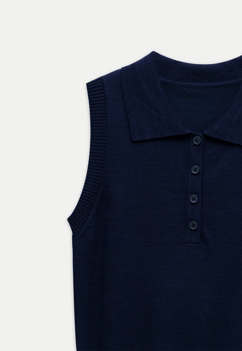 Women’s Sleeveless Collared Button-Up Knit Top