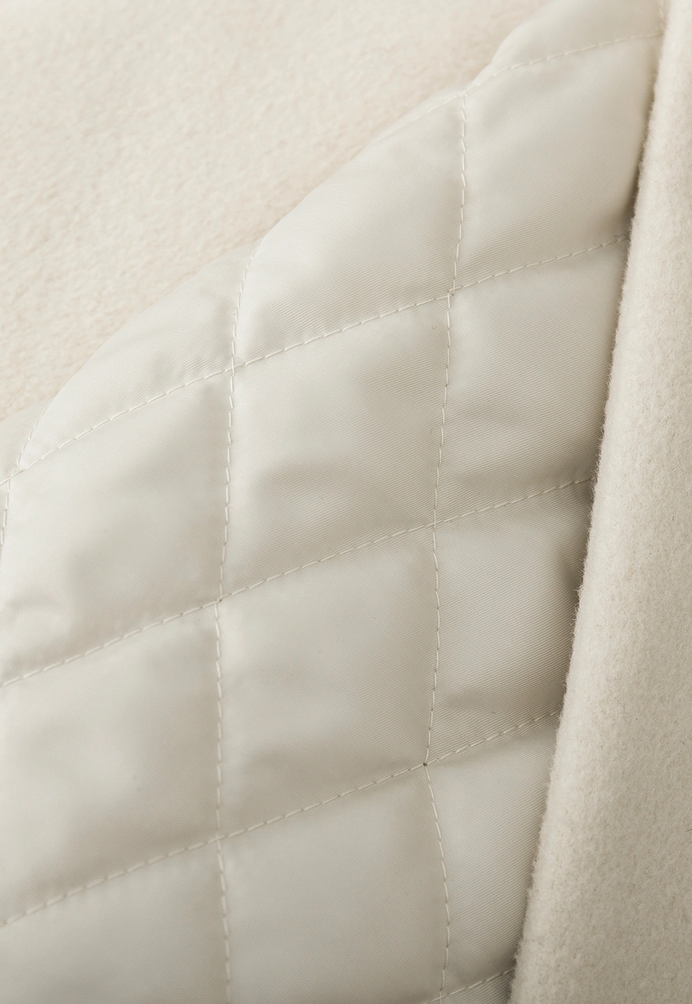 Elegant Wool Coat with Belted Waist Design