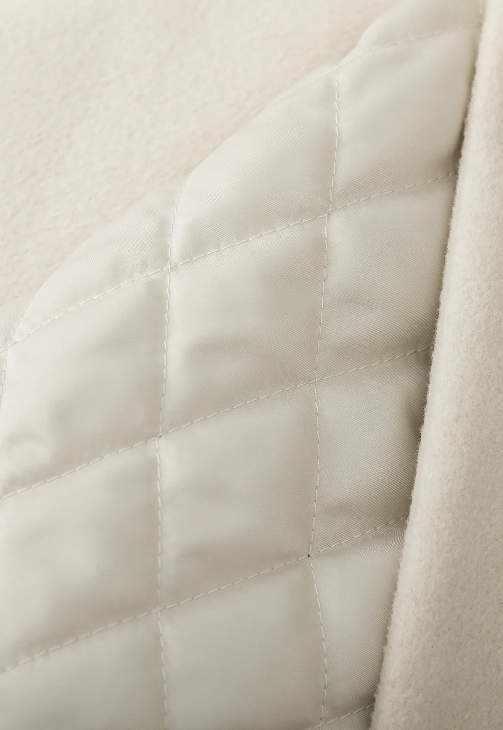 Elegant Wool Coat with Belted Waist Design