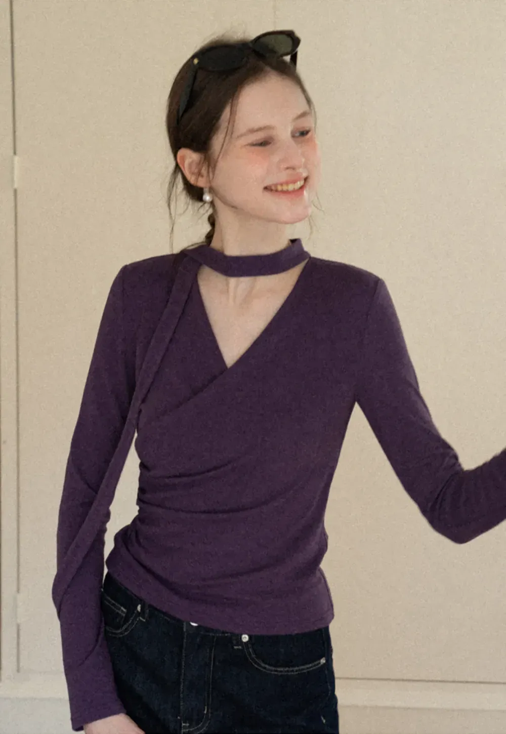 V neck long sleeve top with choker design