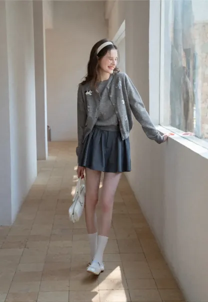 Woolen knit sweater with horse and bow motifs