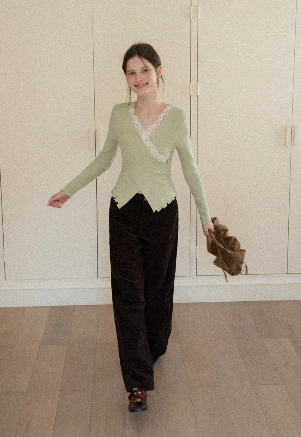 Elegant V Neck Lace Trim Knit Top with Asymmetrical Hem