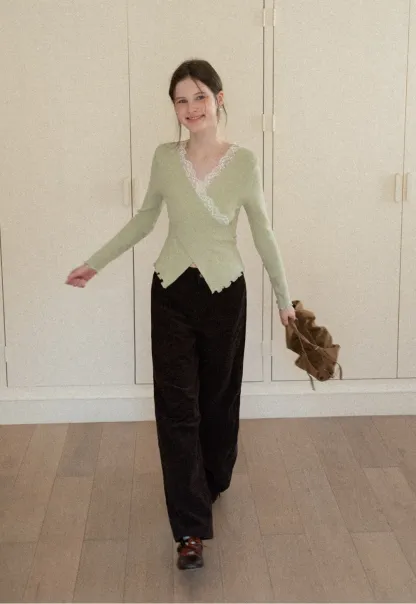 Elegant V Neck Lace Trim Knit Top with Asymmetrical Hem