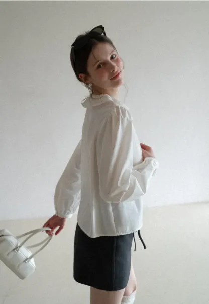 Elegant Blouse with Ruffled Collar and Pintuck Detail