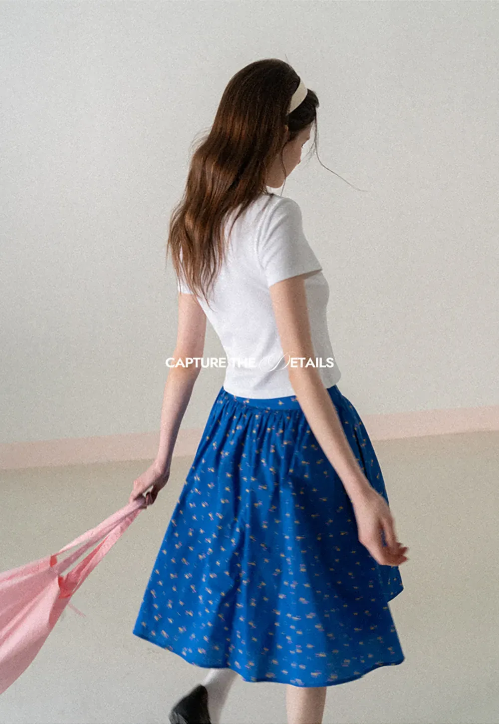 A-line skirt with floral print and elastic waist