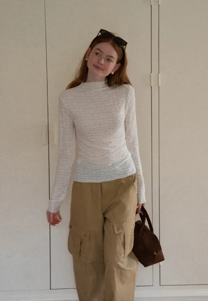 Wide leg utility pants with back pockets and side seams