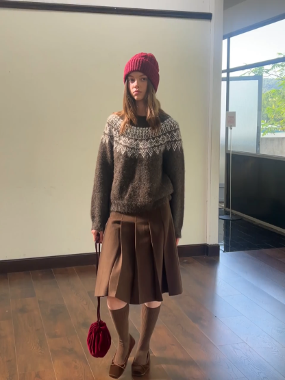 Women’s High-Waisted Pleated Skirt in Brown