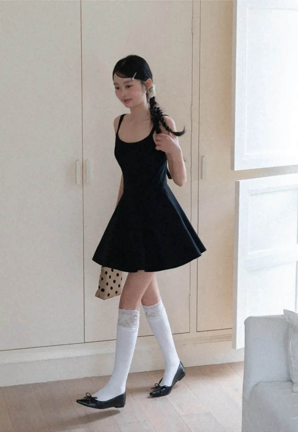 Sleeveless dress with thin straps and flared skirt