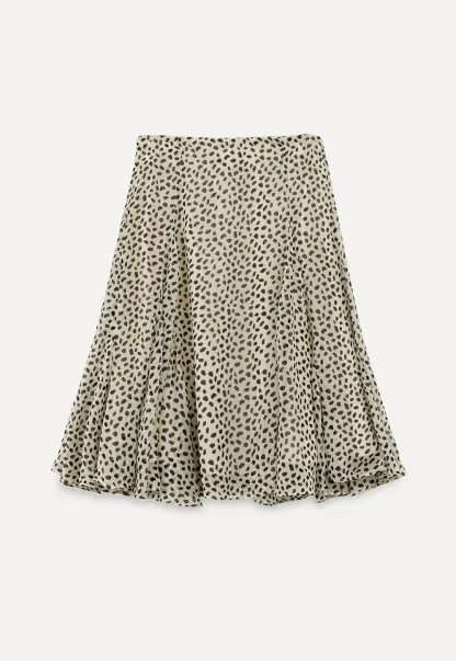Flowing hem leopard print skirt with ruffle details