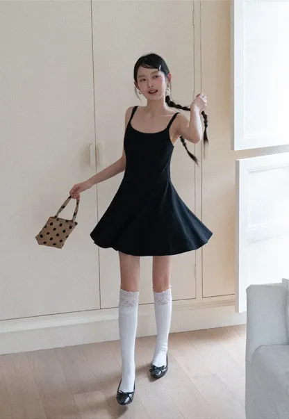 Sleeveless dress with thin straps and flared skirt