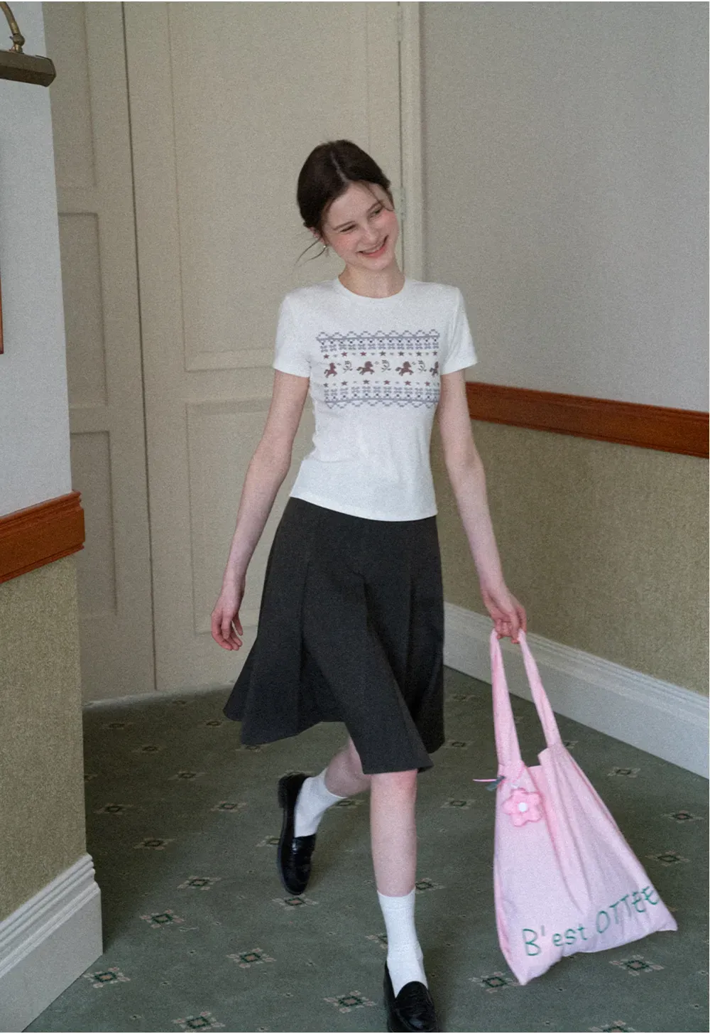 Short sleeve t shirt with embroidered pattern band