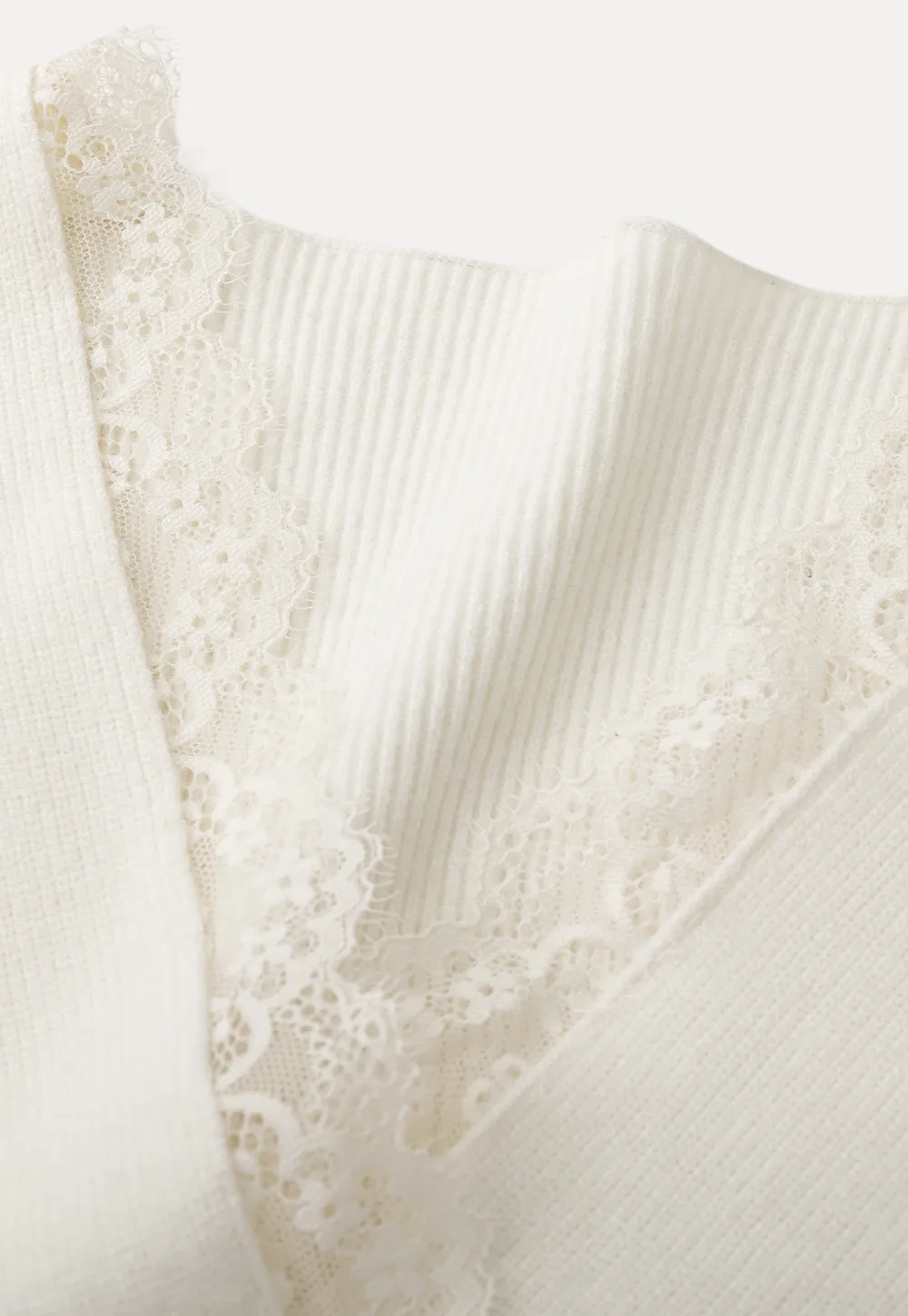 Elegant V Neck Lace Trim Knit Top with Asymmetrical Hem