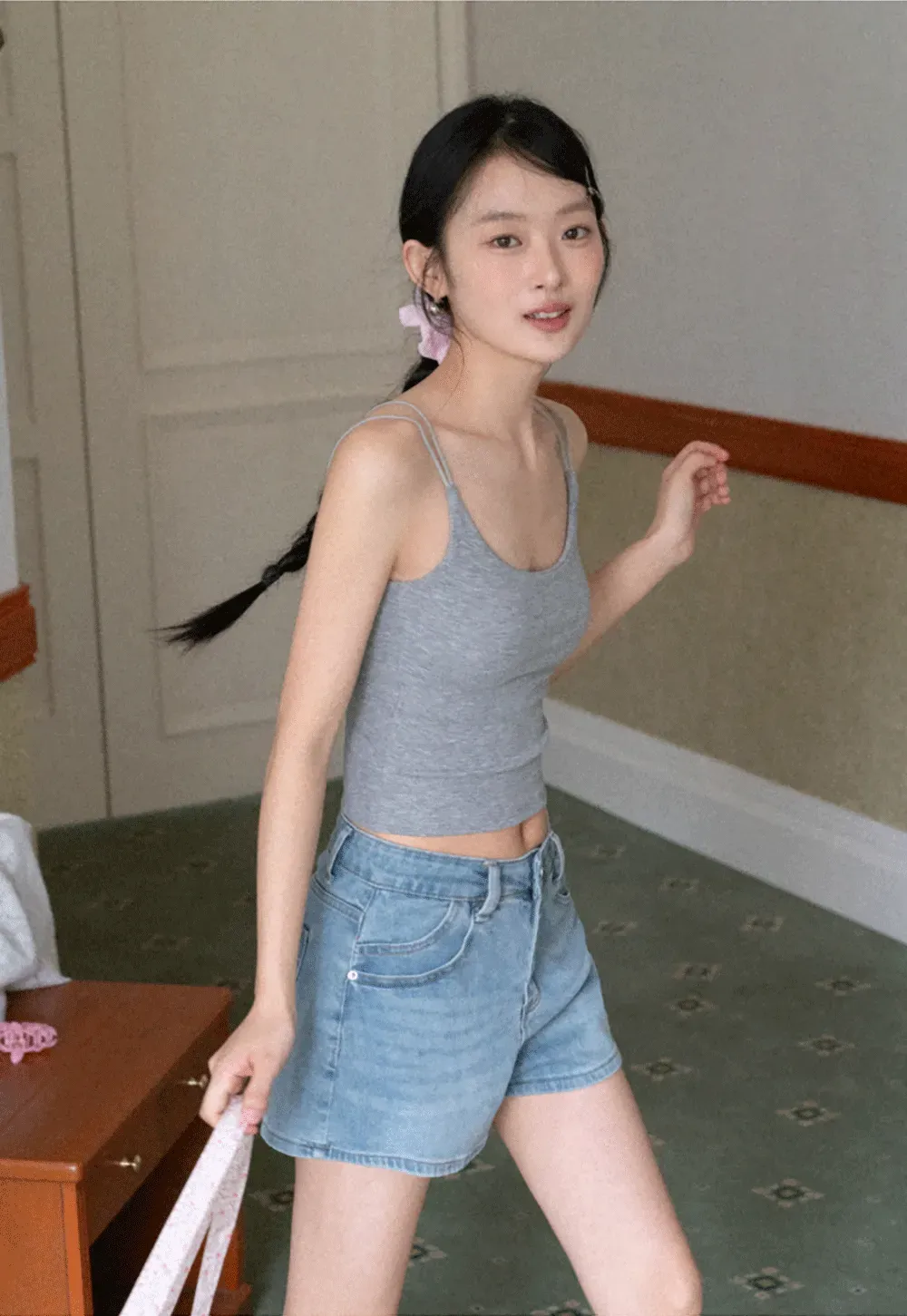 Thin strap scoop neck fitted tank top