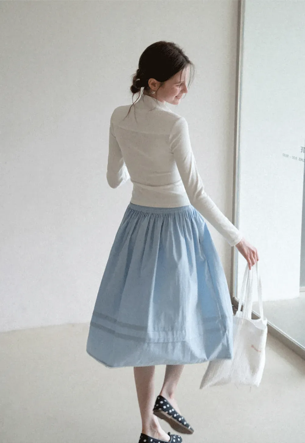 Lightweight pleated midi skirt with elastic waist