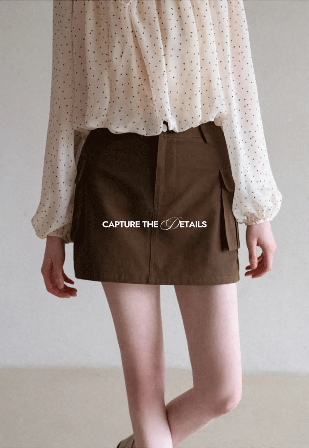 Short skirt with side pocket and structured waist